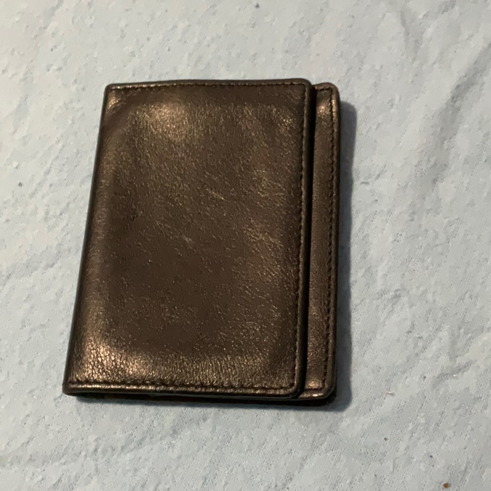 Slim bifold card wallet